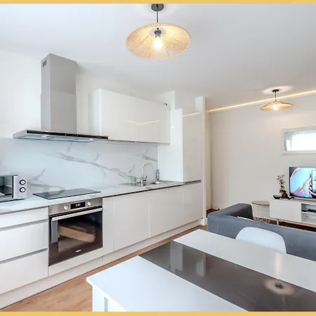 Apartment Chez Karine I T2 I *
